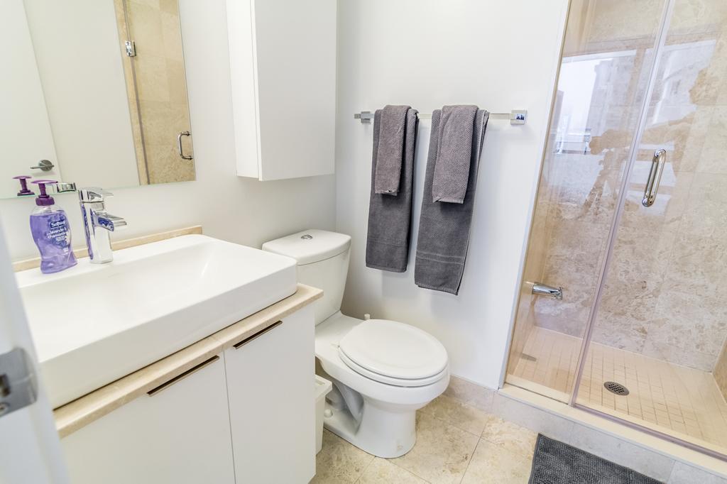 Aoc Suites - Two Bedroom Condo - City/Cn Tower View Toronto Bagian luar foto