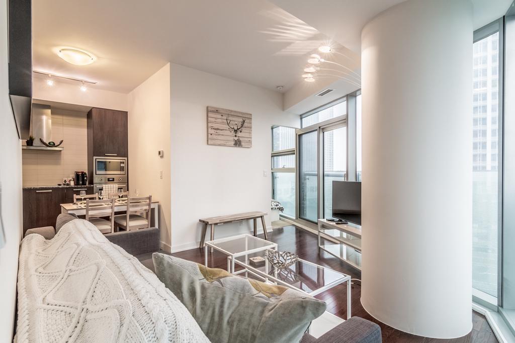 Aoc Suites - Two Bedroom Condo - City/Cn Tower View Toronto Bagian luar foto
